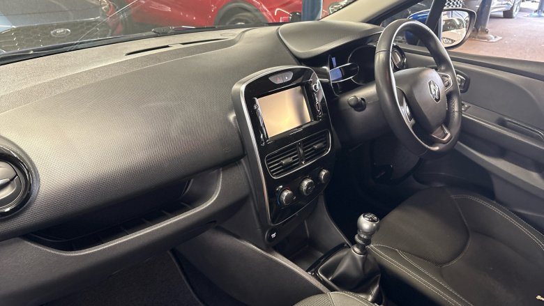 Renault Clio 1.2 TCE Dynamique Nav 5dr Petrol Hatchback